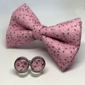 Pajarita florecitas fondo rosa vintage con gemelos a juego