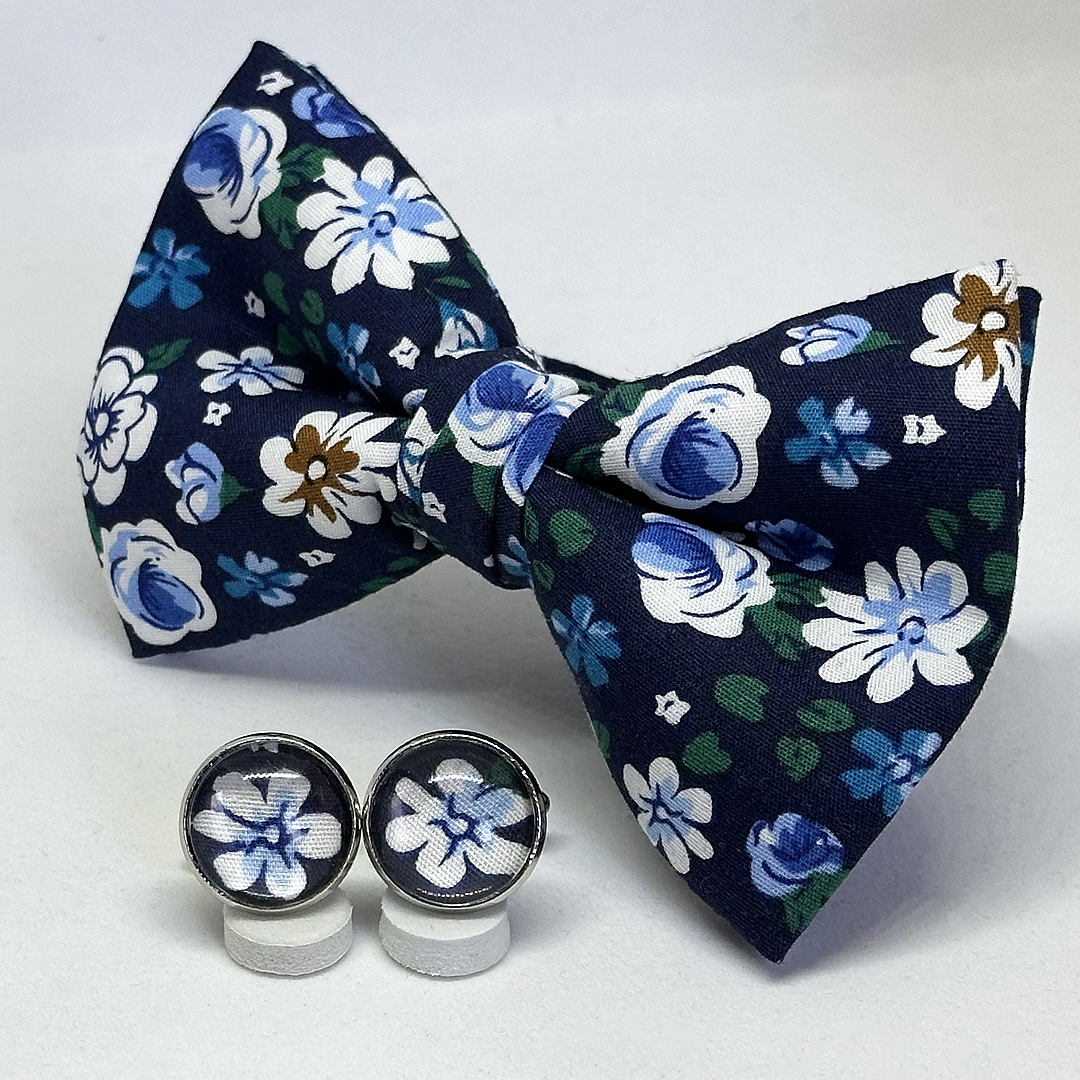 Pajarita azul floreado con gemelos a juego